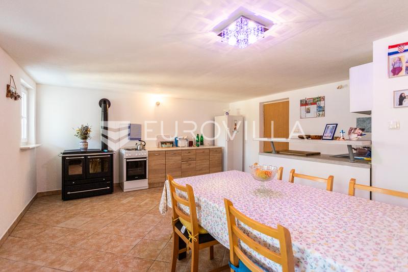 Split, Kamen, samostojeća kuća ukupne bruto površine 492 m² - 30