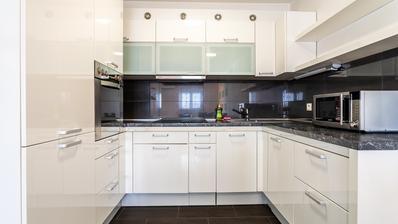 Podstrana, dvosoban stan u prvom redu do mora