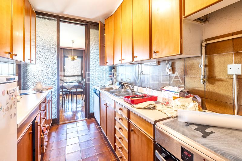 Zagreb, Črnomerec, četverosoban stan neto površinen 129.21 m² za ADAPTACIJU