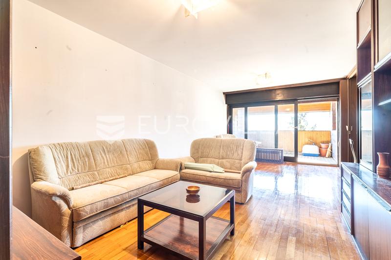 Zagreb, Črnomerec, četverosoban stan neto površinen 129.21 m² za ADAPTACIJU