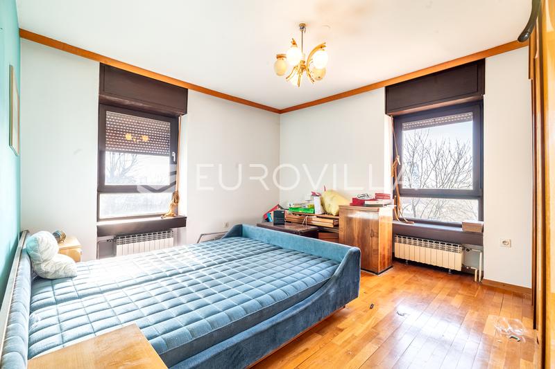 Zagreb, Črnomerec, četverosoban stan neto površinen 129.21 m² za ADAPTACIJU