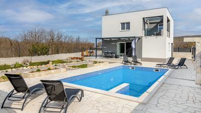 Klis, Veliki Brocanac: lyxvilla med pool, en oas av lugn nära Split