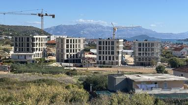 Trogir, Seget Donji, apartamento de dos dormitorios en el primer piso, superficie útil neta 90 m² - S3 - D
