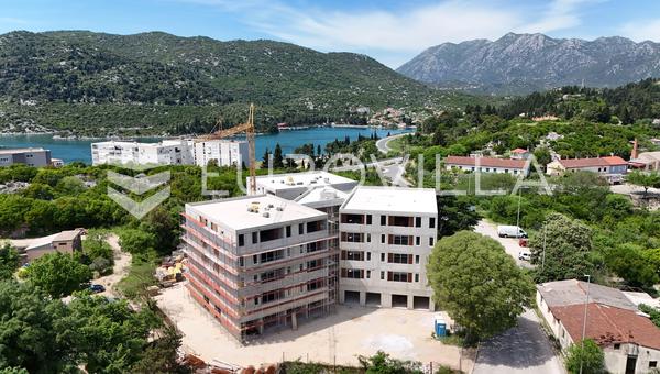 Ploče, nybyggnad, trerumslägenhet på andra våningen