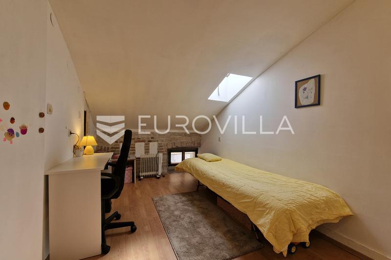 Pula, Stan 115 m² u centru s pogledom na Arenu i more u neposrednoj blizini - 16