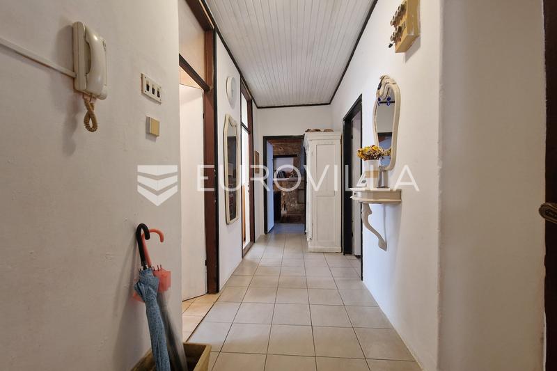 Pula, Stan 115 m² u centru s pogledom na Arenu i more u neposrednoj blizini - 11