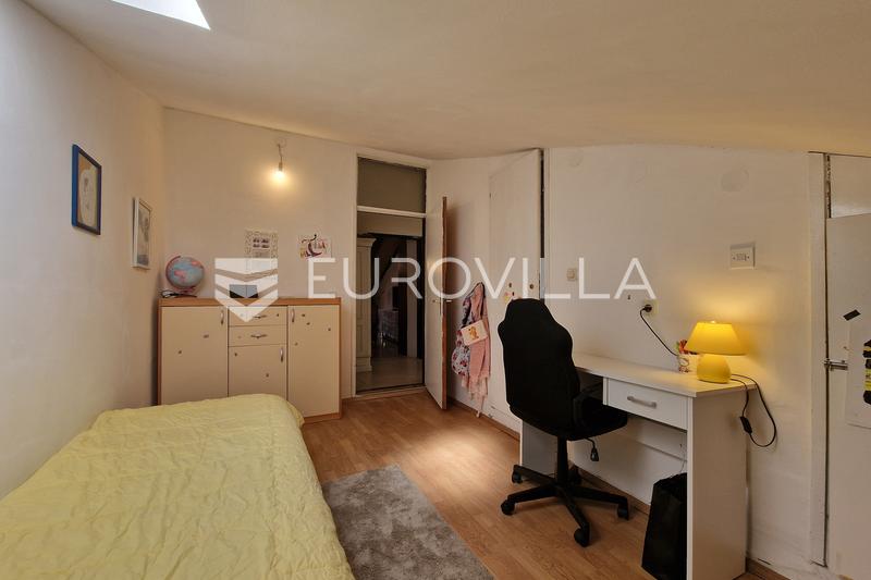 Pula, Stan 115 m² u centru s pogledom na Arenu i more u neposrednoj blizini - 17