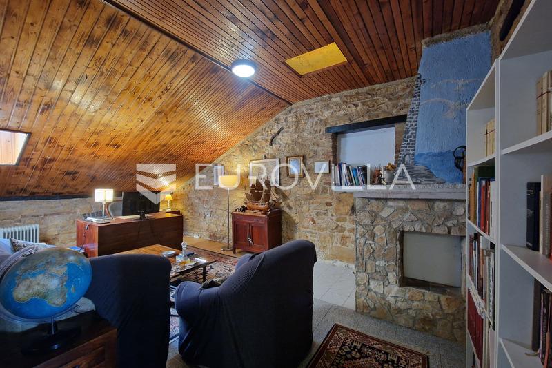 Pula, Stan 115 m² u centru s pogledom na Arenu i more u neposrednoj blizini - 24