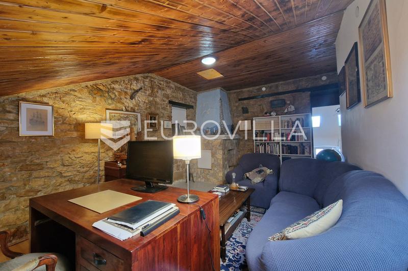 Pula, Stan 115 m² u centru s pogledom na Arenu i more u neposrednoj blizini - 27