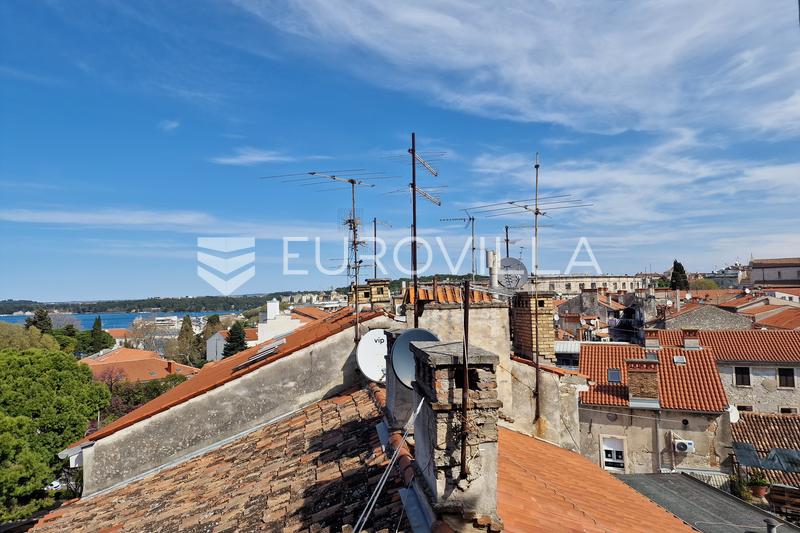 Pula, Stan 115 m² u centru s pogledom na Arenu i more u neposrednoj blizini - 3