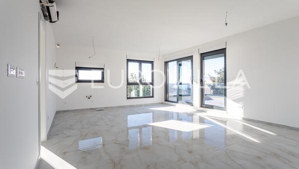 Čiovo, Okrug Gornji | Luksuzni dvosobni penthouse s krovnom terasom i bazenom