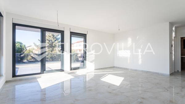 Čiovo - Okrug Gornji | luxusní penthouse se dvěma ložnicemi, střešní terasou a bazénem