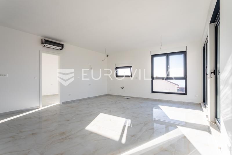 Čiovo, Okrug Gornji | Luksuzni dvosobni penthouse s krovnom terasom i bazenom