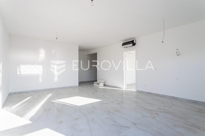 Čiovo, Okrug Gornji | Luksuzni dvosobni penthouse s krovnom terasom i bazenom