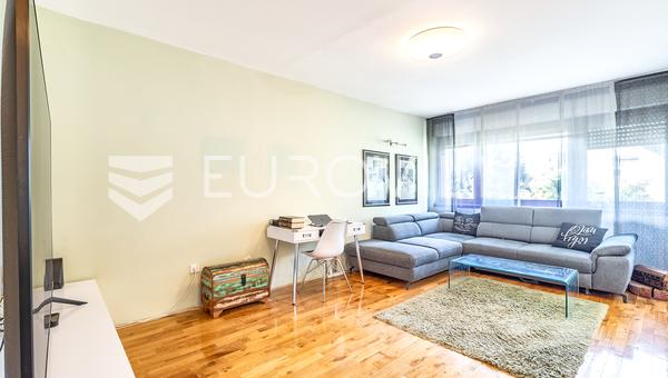Zagreb, Jarun, dvosoban stan s loggiom, 64 m²