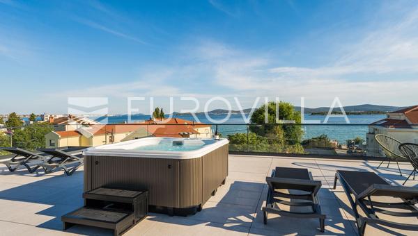 Sveti Filip i Jakov, Luxury Duplex Penthouse with Jacuzzi, 2nd Row to the Sea