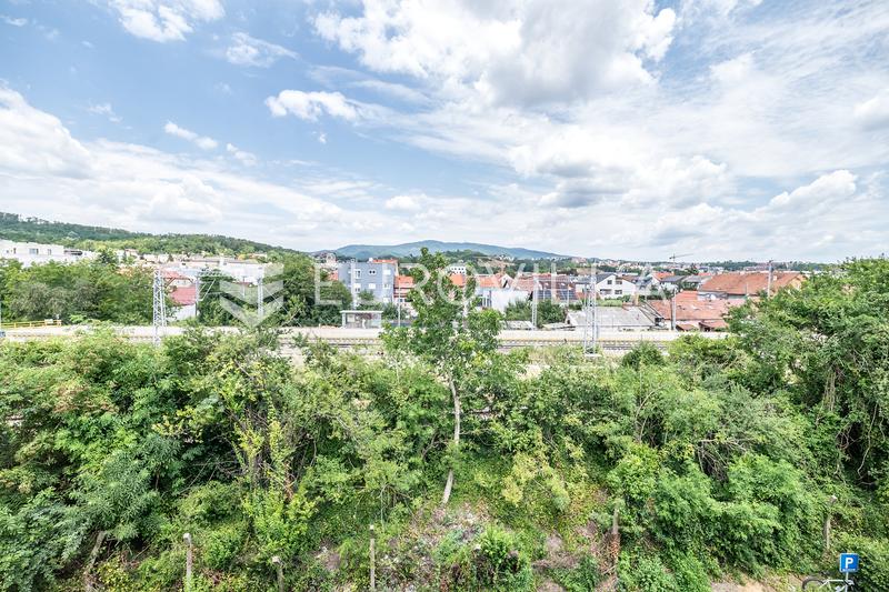 Záhřeb, Donja Kustošija, třípokojový byt s lodžií 80 m² - 11