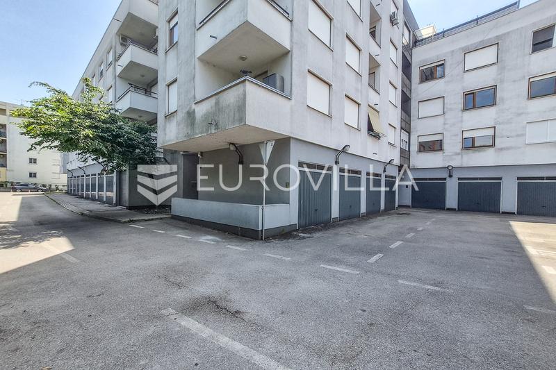 Záhřeb, Donja Kustošija, třípokojový byt s lodžií 80 m² - 12