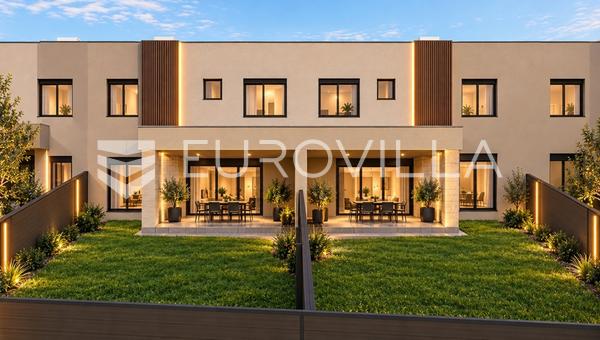 Osijek, Tvrđavica, luxury family house four rooms