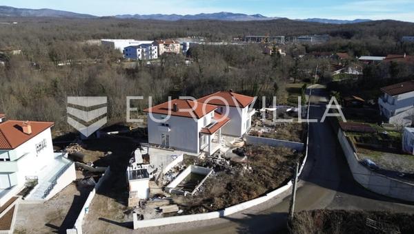Matulji, Mučići, YENİ İNŞAAT yarı müstakil ev, natamam durumda, yüzme havuzu