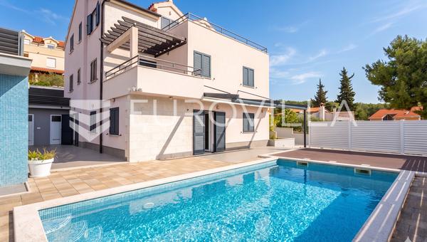 Milna, Bahía de Osibova - casa con piscina y vistas al mar, superficie total 318 m²