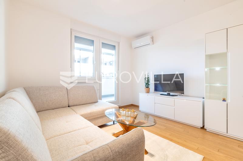 Zagreb, Savica, beautiful two-bedroom apartment NKP 75 m2 FIRST RENT + VPM