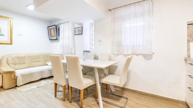 Zagreb, Maksimirska, potpuno namješten i opremljen trosoban stan sa garažom