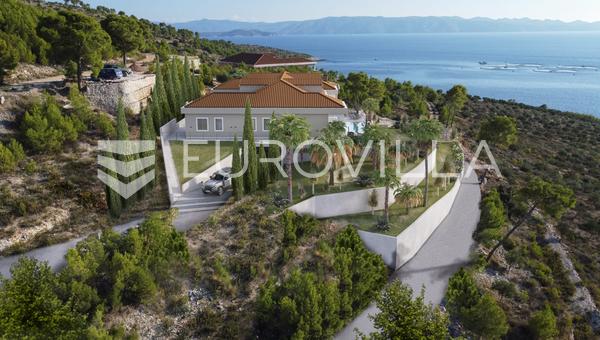 Otok Brač, jedinstvena vila na imanju površine 32 tisuće m²