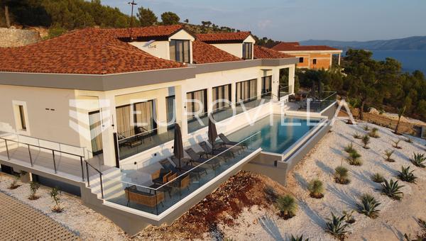 Eiland Brač, een unieke villa op een perceel van 32 duizend m²