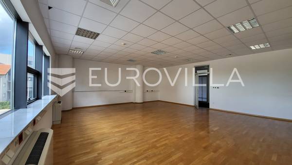 Zagreb, Novi Zagreb, poslovni prostor za zakup 530 m² na 2. katu poslovne zgrade s dizalom