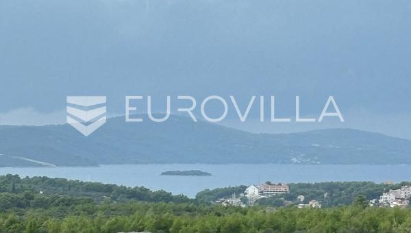 Brač, Milna: Poljoprivredno zemljište s pogledom na more