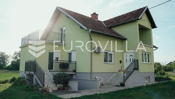 Nuštar, prostrana obiteljska kuća 280 m², na zemljištu od 5684 m²