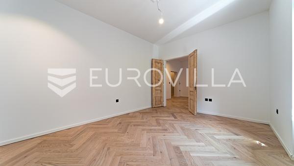 Osijek, Centro de la ciudad - Apartamento recién reformado en venta, 69 m².