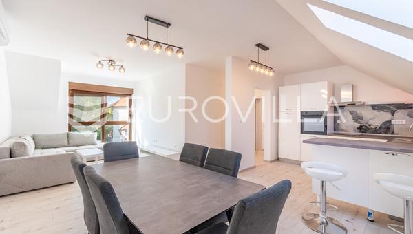 Varaždin, Bymidte - Velindrettet treværelses lejlighed, 74,86 m²