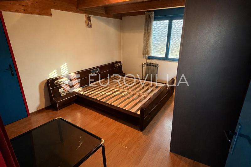 Duga Resa, Dvorjanci, hiša 200 m², mirna lokacija - 5