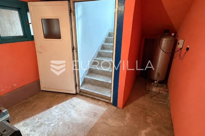 Duga Resa, Dvorjanci, hiša 200 m², mirna lokacija - 7