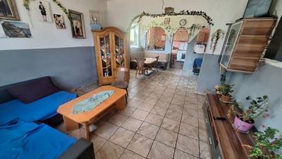 Plaski, casa 320 m², renovada com eficiência energética, localização tranquila