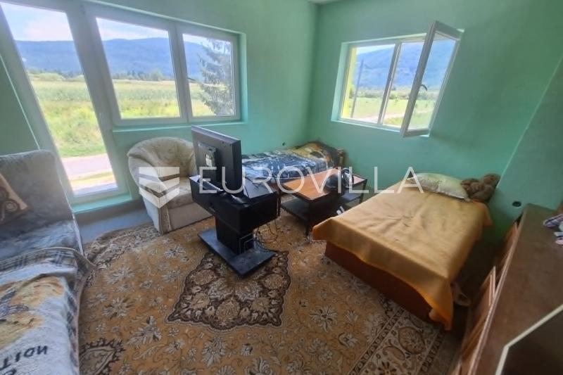 Plaski, hus 320 m², energirenoveret, rolig beliggenhed - 8