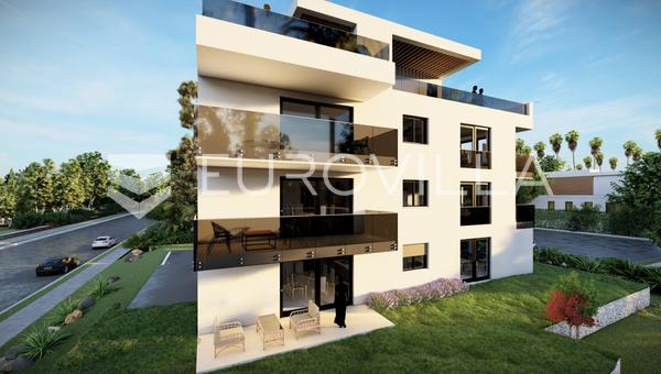Zadar, Sukosan - moderno apartamento de dos dormitorios con terraza en la azotea y vistas al mar