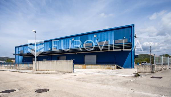 Dugopolje, gospodarska zona, distribucijsko skladišni objekt ukupne površine 4.100 m²