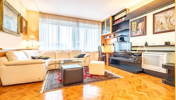 Zagreb, Centar, trosoban stan 80 m² s loggiom