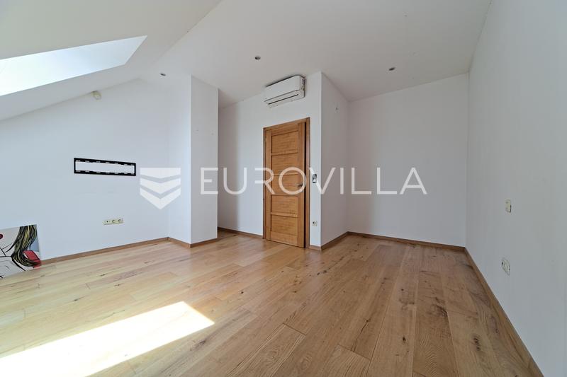 Osijek, Upper Town, a spacious two-level apartment - 7