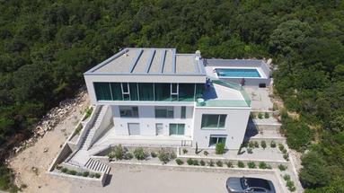 Ostrov Korčula, Žrnovská Banja, nová vila v první řadě u moře