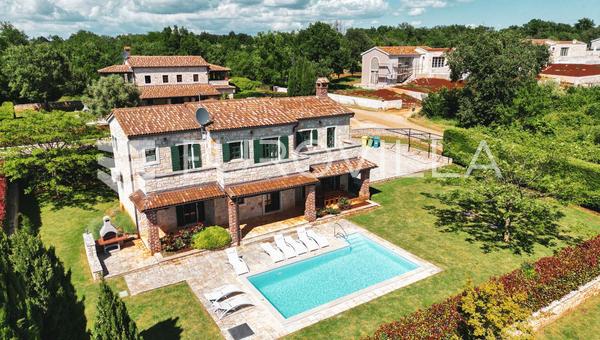 Истрия, Свети Ловреч, каменная вилла 263 м² с бассейном, большим садом и видом на море