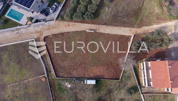 Ístria, Pomer, terreno para construção 511 m², a 80 m do mar, vista para o mar