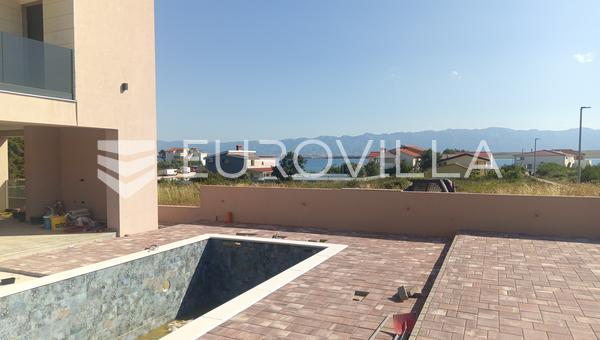 Vir, Luksuzna vila s bazenom prvi red do mora