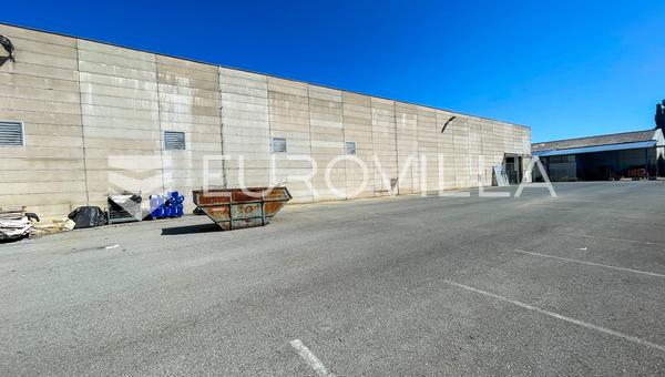 Beli Manastir - Se Vende: Instalación Industrial y de Almacenamiento en un Terreno de 29.775 m²