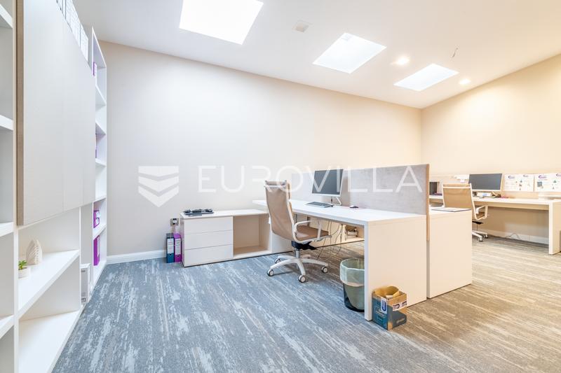 Zagreb, Žitnjak - business zone, office and warehouse building 1080 m2