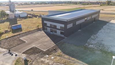 Zupanja, Gradiste Průmyslová hala 1 200 m² s kancelářemi a ubytováním pro pracovníky