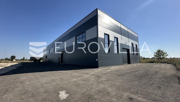 Zupanja, Gradiste Industriel hal på 1.200 m² med kontorer og arbejderboliger